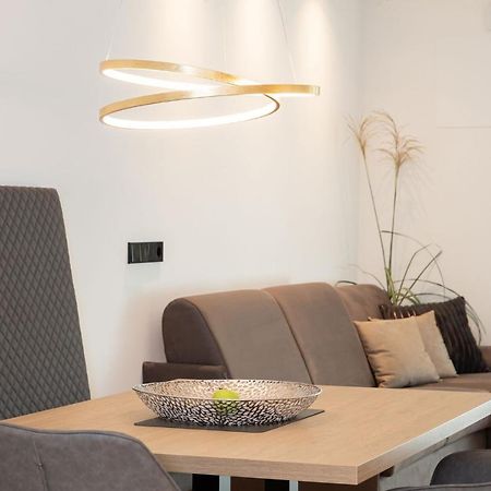 Nice Living Neue: Modern Apartments in Brixen's Heart with Free Brixencard Exterior photo